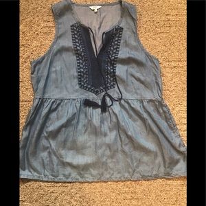 Women’s size large crown and ivy sleeveless top